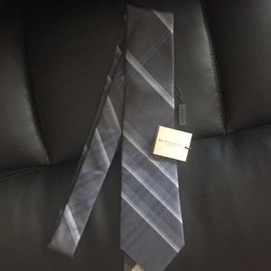 Burberry Modern Cut Tie Check 100% Silk